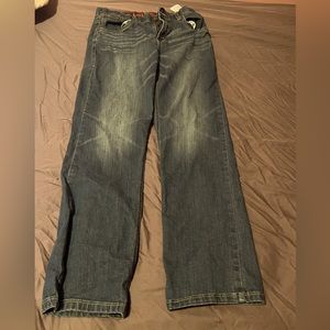 Levi’s Jeans | 1 pair of Women’s Jeans | Levi Straight legged Jeans